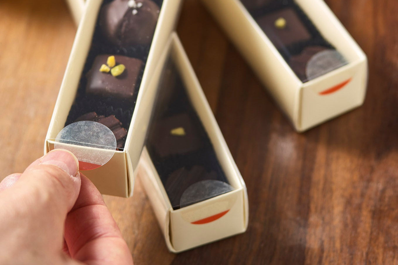 VELOCOLL® closure label with adhesive-free zone, strong adhesive, one-sided adhesive, diameter 25 mm, 1000 roll, transparent