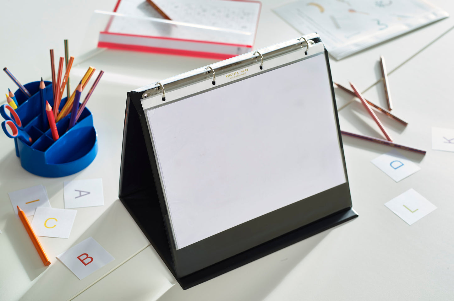 Tisch-Flip-Chart, DIN A4 quer, PVC-Folie, 4-Rund-Ring-Mechanik 20 mm