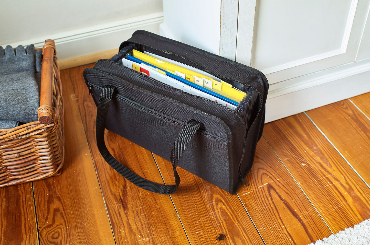Office compartment bag, DIN A4, textile, approx. 500 sheets capacity, 24 compartments, black
