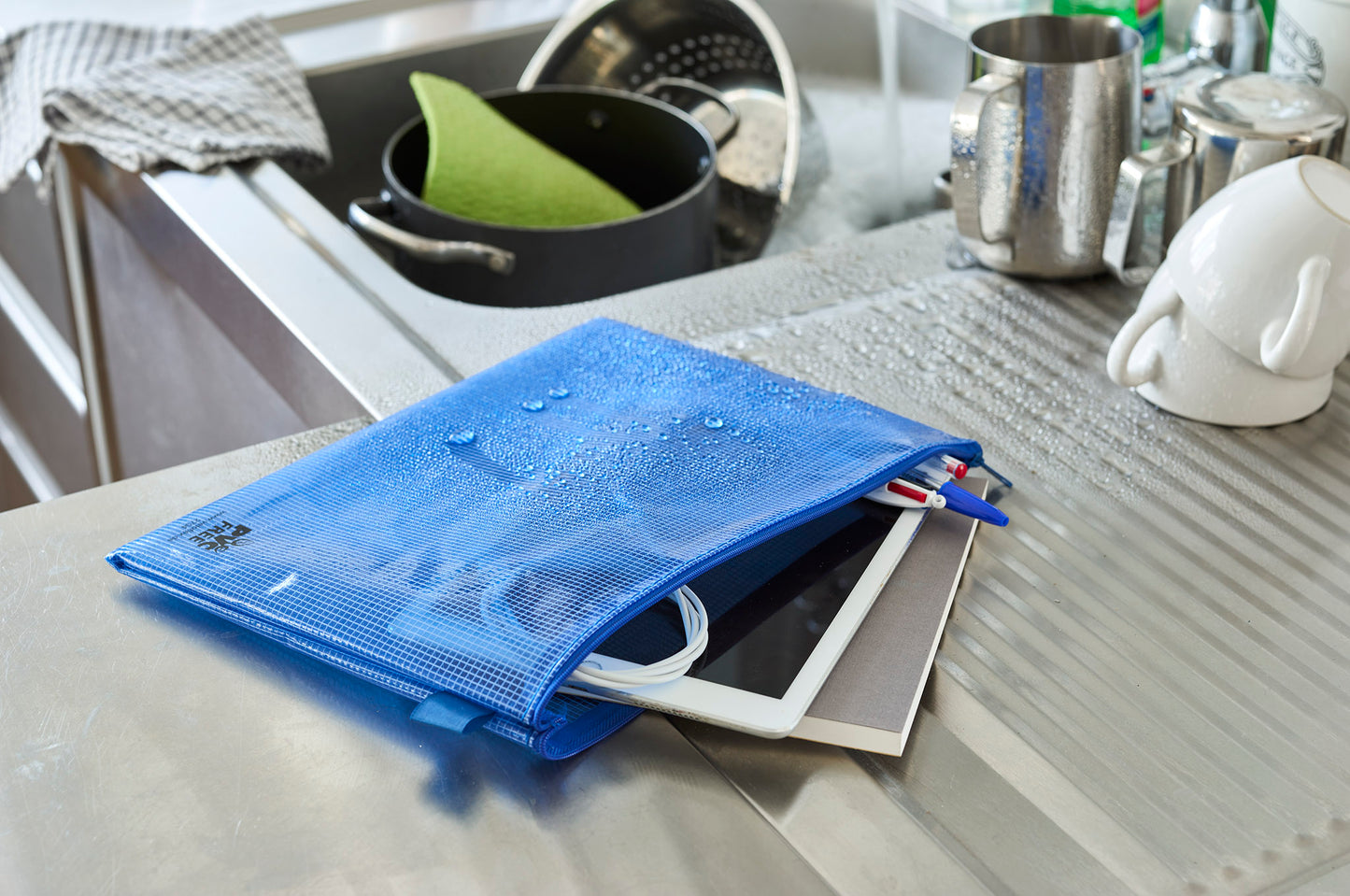 Zippered pocket, DIN A4, PVC free, fabric reinforced