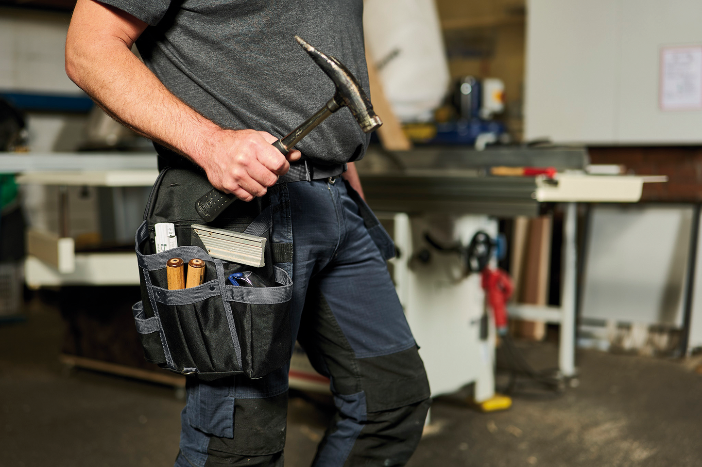 Tool Bag L, hochwertige Werkzeugtasche, robustes Textil, breiter Gurt, wasserabweisender Stoff, schwarz/grau
